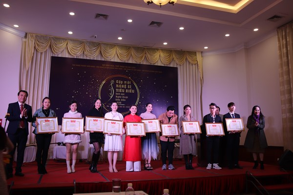 Tôn vinh những “hạt giống đỏ” của nghệ thuật - Anh 2