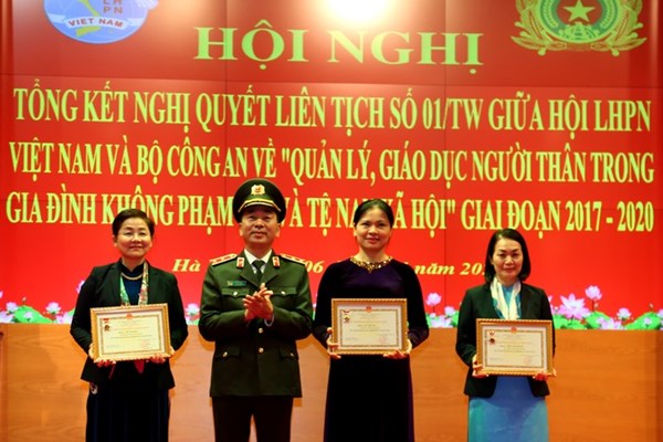 Để người trong gia đình không mắc tệ nạn xã hội - Anh 1