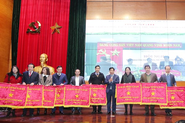 Phó Thủ tướng Vũ Đức Đam:  Những giá trị nhân văn tốt đẹp của dân tộc luôn được khơi dậy trong hoàn cảnh khó khăn nhất - Anh 6