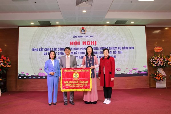 Chăm lo cho người lao động ngành y đầy đủ trong dip Tết - Anh 2