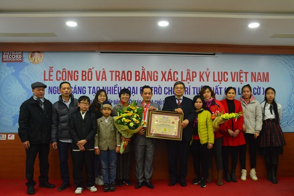 Tổ chức Kỷ lục Việt Nam trao kỷ lục sáng tạo mới - Anh 2