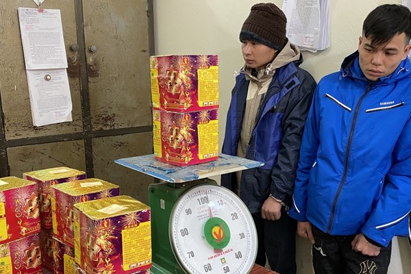 Liên tiếp bắt giữ nhiều vụ vận chuyển pháo nổ qua biên giới - Anh 1