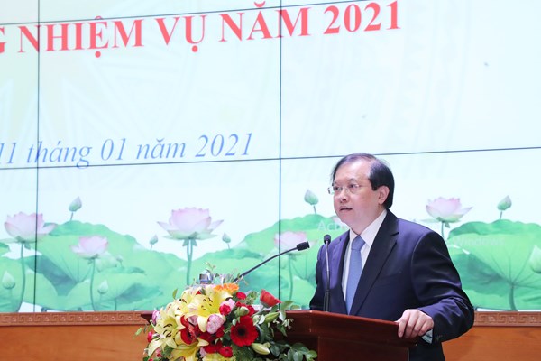 Bộ trưởng Nguyễn Ngọc Thiện: Công tác xây dựng Đảng cần quan tâm đến công tác giáo dục chính trị, tư tưởng và công tác kiểm tra giám sát cần đi sớm một bước - Anh 2