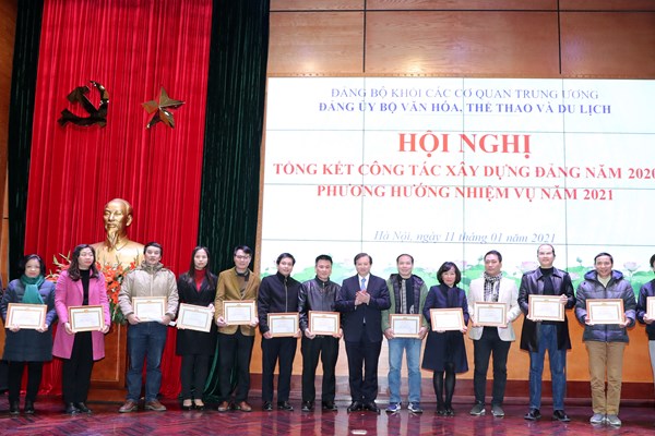 Bộ trưởng Nguyễn Ngọc Thiện: Công tác xây dựng Đảng cần quan tâm đến công tác giáo dục chính trị, tư tưởng và công tác kiểm tra giám sát cần đi sớm một bước - Anh 6