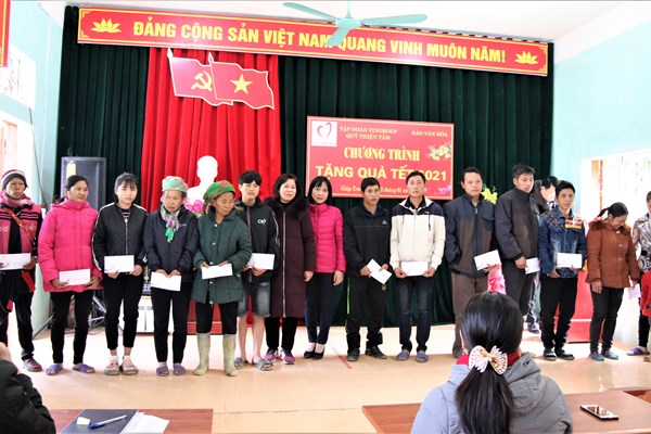 Báo Văn Hóa tặng quà Tết đồng bào nghèo huyện Bắc Mê, tỉnh Hà Giang - Anh 1