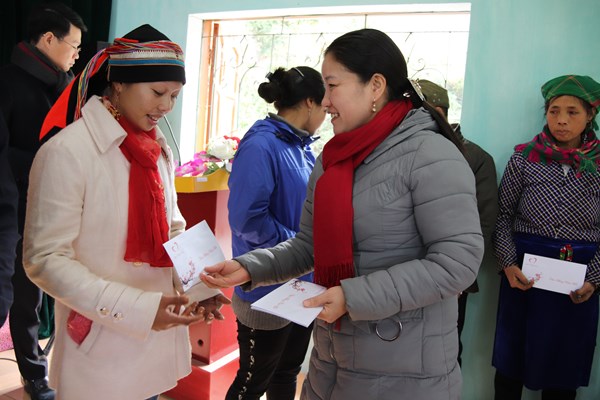 Báo Văn Hóa tặng quà Tết đồng bào nghèo huyện Bắc Mê, tỉnh Hà Giang - Anh 8