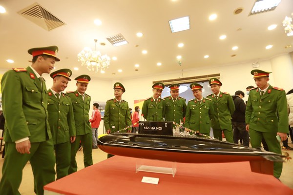 Khai mạc triển lãm Đảng ta thật là vĩ đại - Anh 3