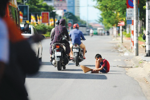 Điều tra, xử lý tình trạng “chăn dắt” hàng rong, ăn xin ở TP Vinh - Anh 2