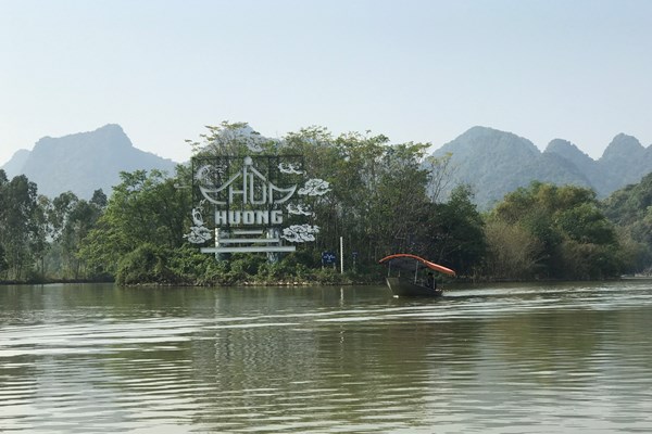 Tuyên truyền trực quan phòng, chống dịch Covid-19 dọc bờ suối Yến - Anh 2
