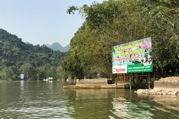 Tuyên truyền trực quan phòng, chống dịch Covid-19 dọc bờ suối Yến - Anh 1