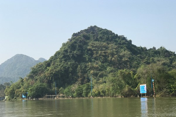 Tuyên truyền trực quan phòng, chống dịch Covid-19 dọc bờ suối Yến - Anh 3