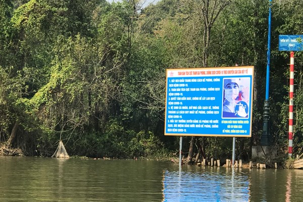 Tuyên truyền trực quan phòng, chống dịch Covid-19 dọc bờ suối Yến - Anh 4