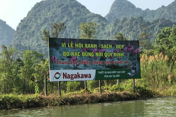 Tuyên truyền trực quan phòng, chống dịch Covid-19 dọc bờ suối Yến - Anh 9