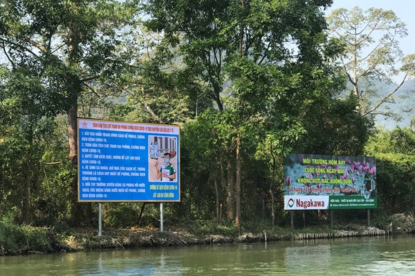 Tuyên truyền trực quan phòng, chống dịch Covid-19 dọc bờ suối Yến - Anh 11