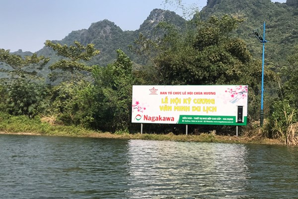 Tuyên truyền trực quan phòng, chống dịch Covid-19 dọc bờ suối Yến - Anh 13