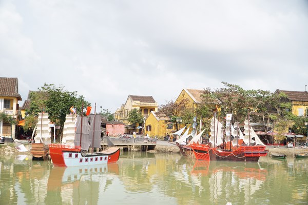“Hội An Show” là nơi để du khách, diễn viên kể về thương cảng xưa - Anh 1
