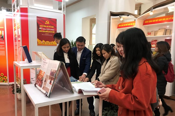 Đảng Cộng sản Việt Nam - Sáng mãi niềm tin:  Tái hiện mốc son lịch sử qua tư liệu đặc biệt - Anh 2