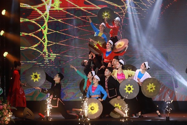 Khai mạc Ngày hội Văn hóa, du lịch tỉnh Hòa Bình - Anh 3