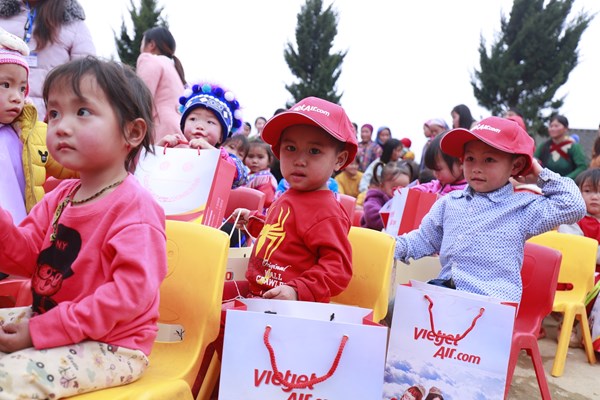 Vietjet mang niềm vui Tết đến với bà con dân tộc - Anh 2