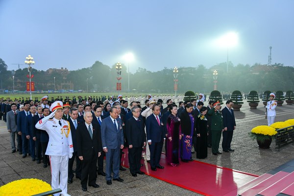 Ngày làm việc đầu tiên của Đại hội XIII - Anh 3
