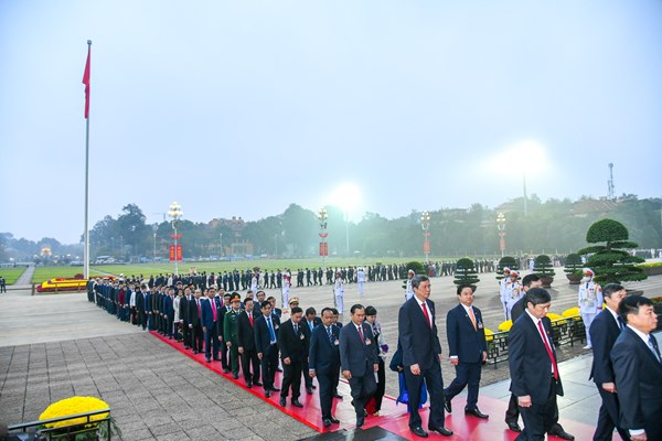 Ngày làm việc đầu tiên của Đại hội XIII - Anh 2