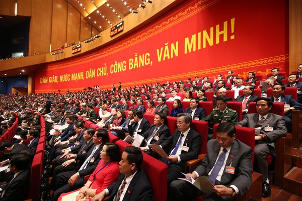 Ngày làm việc đầu tiên của Đại hội XIII - Anh 12