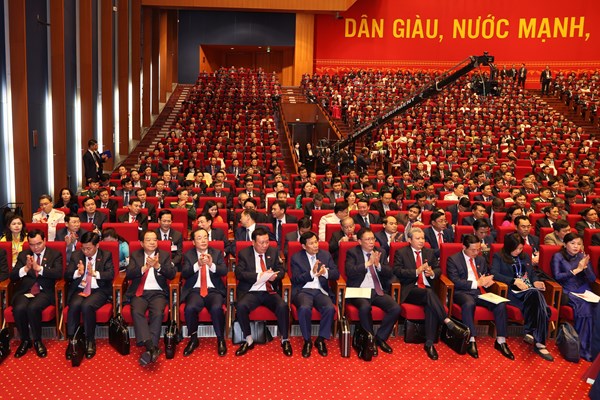 Ngày làm việc đầu tiên của Đại hội XIII - Anh 10