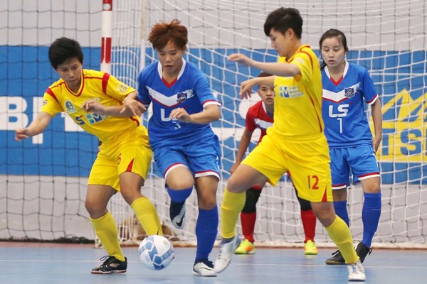 “Tiếp sức” cho bóng đá nữ - Anh 1