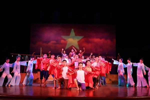 Ngân vang giai điệu Tổ quốc - Anh 1