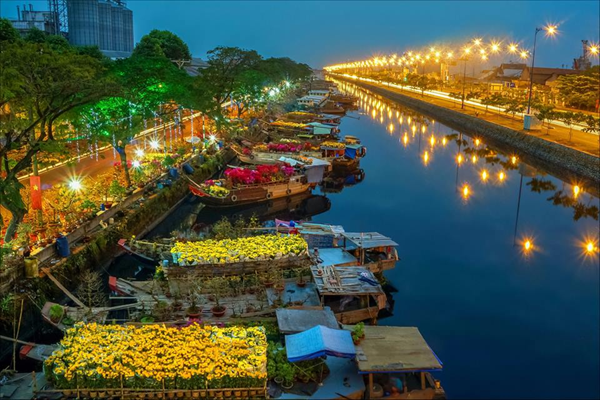 Chợ hoa Xuân “Trên bến dưới thuyền” đến hẹn lại lên - Anh 1