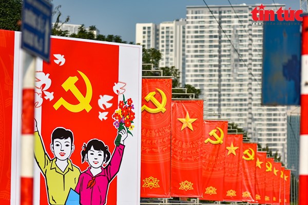 Khắp phố phường Hà Nội rộn ràng lời ca - Anh 1