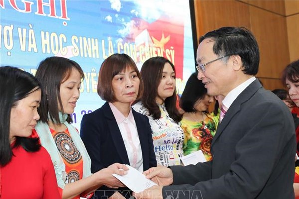 Gặp mặt người thân chiến sĩ công tác ở biển đảo - Anh 1