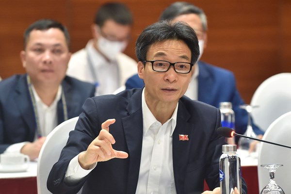 Thêm 82 ca mới, Thủ tướng họp khẩn - Anh 3