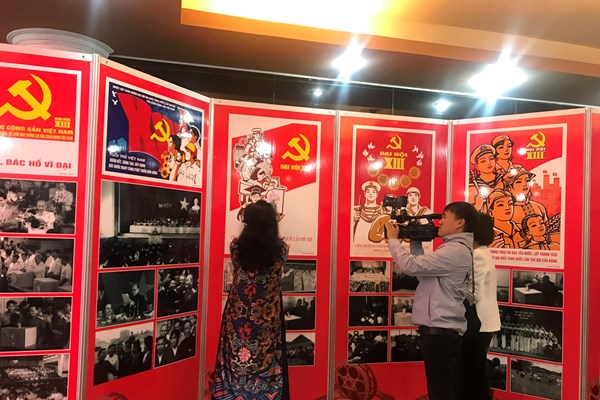 Đến hẹn lại lên trong chương trình điện ảnh chuyên đề  kỷ niệm Ngày thành lập Đảng - Anh 4