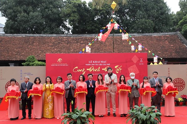 Triển lãm Tài liệu Lưu trữ quốc gia Cung đình đón Tết - Anh 1