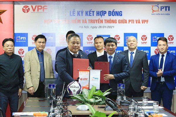 Trang bị bảo hiểm cho gần 900 cầu thủ và trọng tài - Anh 1
