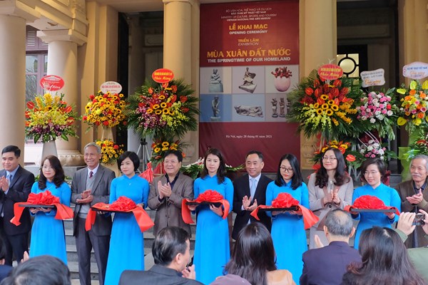 Khai mạc triển lãm điêu khắc Mùa xuân đất nước - Anh 1