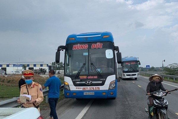 Quảng Ngãi: Khẩn trương truy vết hành khách đi xe chạy tuyến từ vùng dịch nhưng xuống xe dọc đường - Anh 1