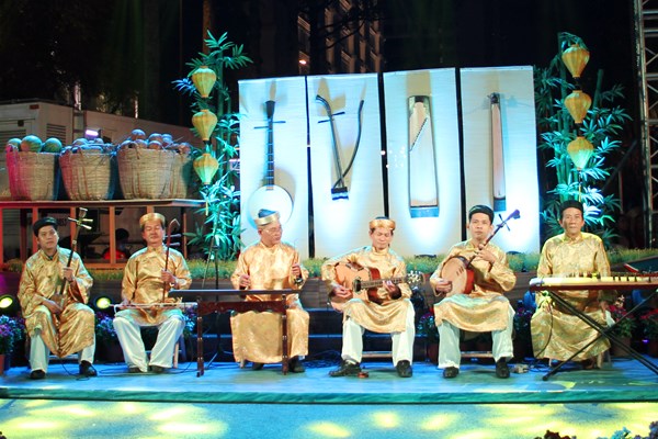 Hoành tráng đêm nhạc hội Đờn ca tài tử Nam Bộ chào mừng Đại hội Đảng - Anh 5