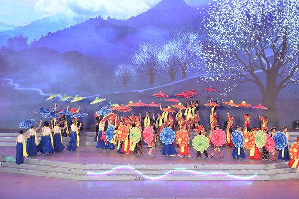 Sẵn sàng cho Chương trình nghệ thuật chào mừng thành công Đại hội Đảng - Anh 9