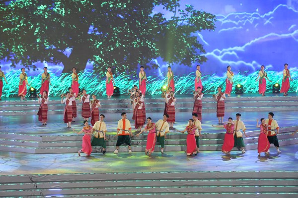 Sẵn sàng cho Chương trình nghệ thuật chào mừng thành công Đại hội Đảng - Anh 5