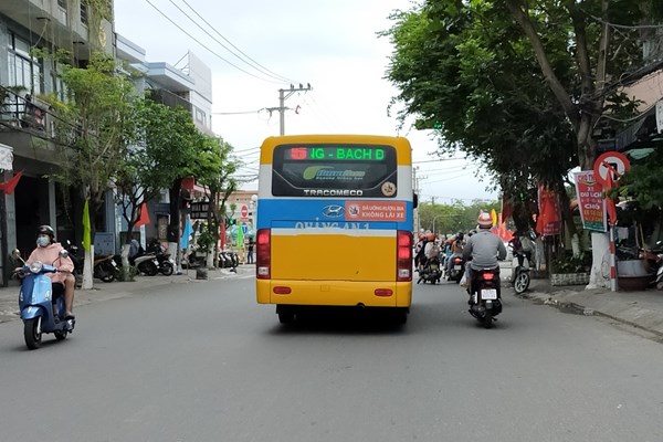 Xe buýt Đà Nẵng mất điểm với người dân? - Anh 1