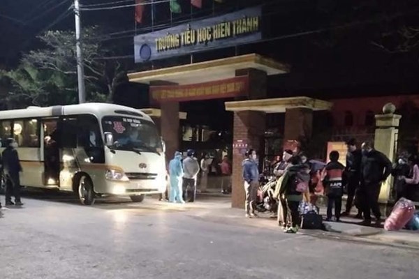 Ngành GD&ĐT: Áp dụng khẩn cấp nhiều biện pháp phòng, chống dịch - Anh 1