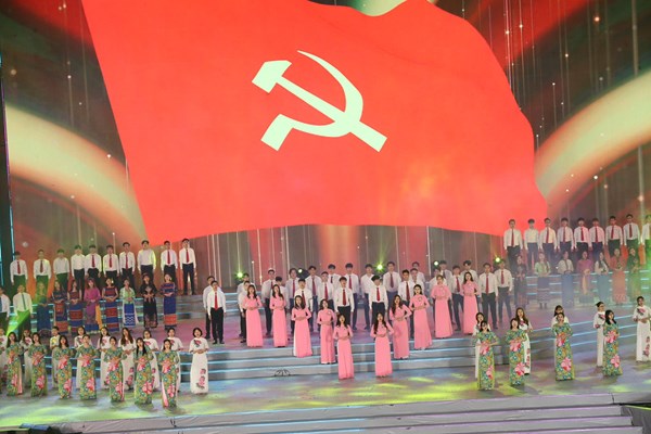 Sẵn sàng cho chương trình nghệ thuật chào mừng thành công Đại hội Đảng - Anh 3