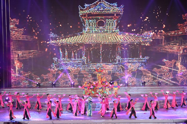 Sẵn sàng cho chương trình nghệ thuật chào mừng thành công Đại hội Đảng - Anh 5