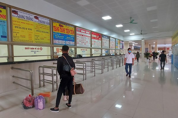 Đìu hiu bến xe ngày cuối năm - Anh 1