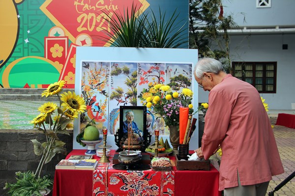 Học sinh tìm hiểu về phong tục Tết - Anh 1