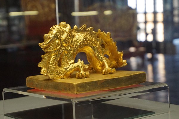 Trưng bày nhiều cổ vật quý thời vua Gia Long - Anh 1