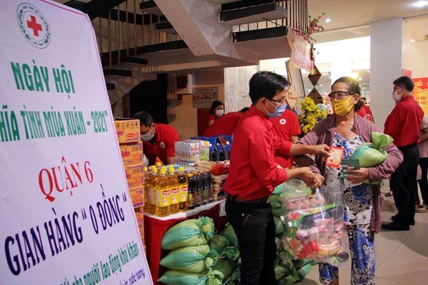 Ấm áp ngày hội “Nghĩa tình mùa xuân” 2021 - Anh 5