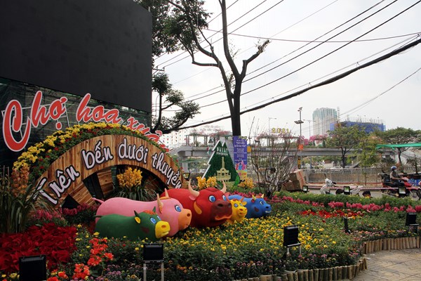 Rực rỡ sắc xuân ở chợ hoa “Trên bến dưới thuyền” - Anh 1